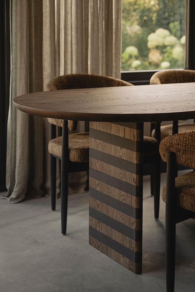 Dining table - straight leg - Image 3